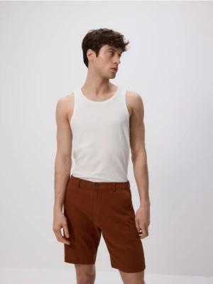 Reserved - Szorty regular z lnem - karminowy