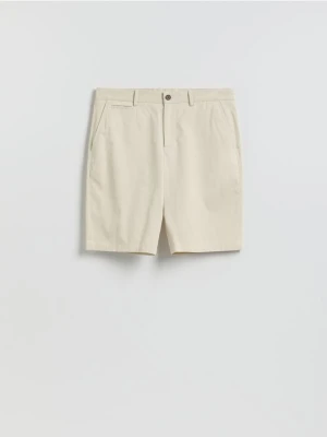 Reserved - Szorty regular z lyocellem - beżowy