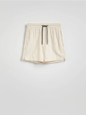 Reserved - Szorty slim fit - kremowy