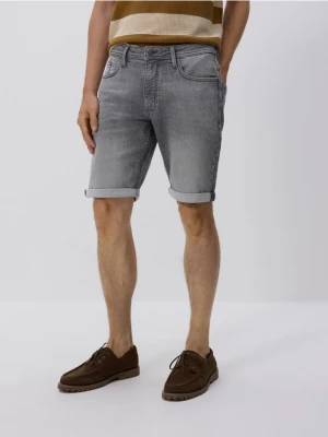 Reserved - Szorty slim fit z zakładkami - jasnoszary