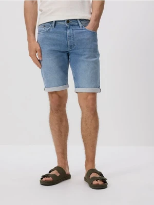 Reserved - Szorty slim fit z zakładkami - niebieski