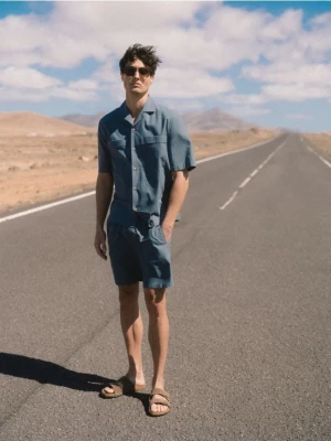 Reserved - Szorty slim z dodatkiem lnu - morski