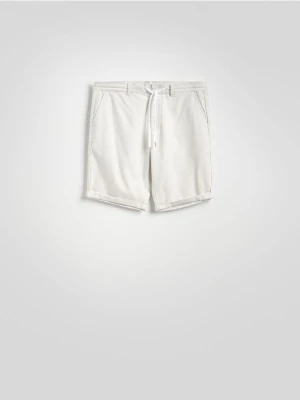 Reserved - Szorty z domieszką lnu - beżowy