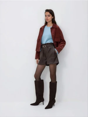 Reserved - Szorty z imitacji skóry z paskiem - ciemnobrązowy