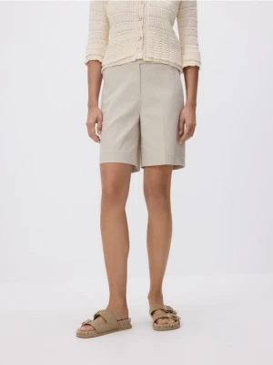 Reserved - Szorty z kantem - beżowy