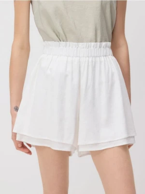 Reserved - Szorty z lnem i wiskozą - biały
