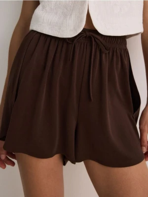 Reserved - Szorty z modalem - oliwkowy