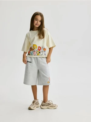 Zdjęcie produktu Reserved - Szorty z nadrukiem BT21 - jasnoszary