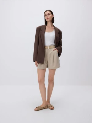 Reserved - Szorty z plecionym paskiem - beżowy