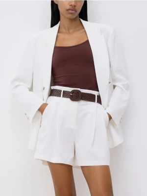 Reserved - Szorty z plecionym paskiem - biały