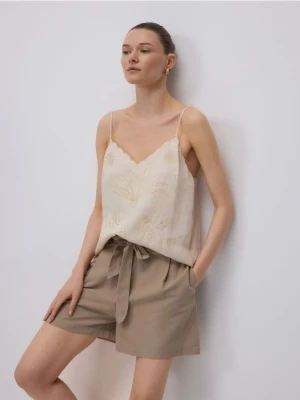 Reserved - Szorty z wiązaniem - beżowy
