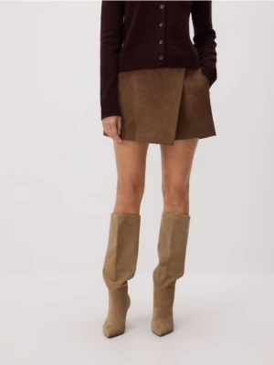 Reserved - Szorty z zakładką - beżowy