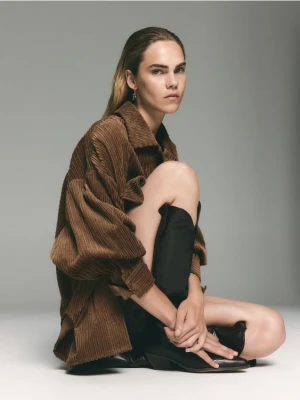 Reserved - Sztruksowa koszula z kieszeniami - brązowy