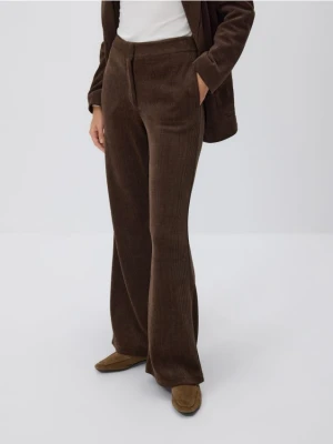 Reserved - Sztruksowe spodnie flare - ciemnobrązowy