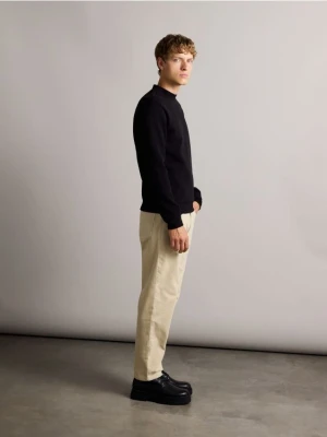 Reserved - Sztruksowe spodnie straight - złamana biel