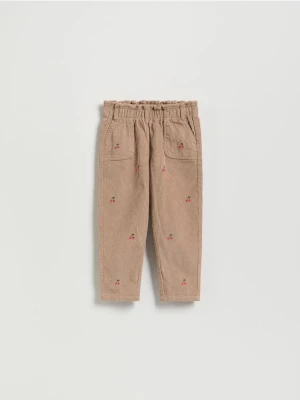 Reserved - Sztruksowe spodnie z haftem - beżowy