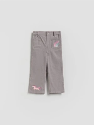 Reserved - Sztruksowe spodnie z nadrukiem - jasnoszary
