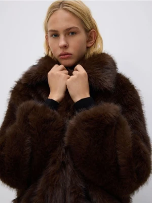 Reserved - Sztuczne futerko z kołnierzem - ciemnobrązowy