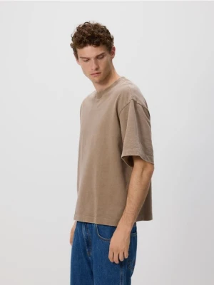 Reserved - T-shirt boxy z efektem sprania - beżowy