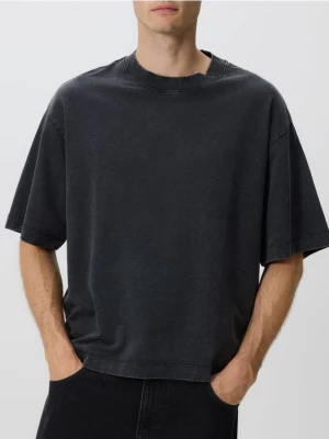 Reserved - T-shirt boxy z efektem sprania - czarny