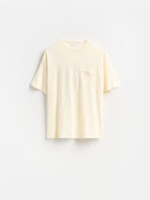 Reserved - T-shirt boxy z kieszonką - złamana biel