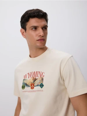 Reserved - T-shirt boxy z nadrukiem - beżowy