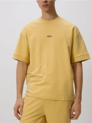 Reserved - T-shirt boxy z nadrukiem - jasnożółty