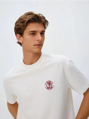 Reserved - T-shirt boxy z nadrukiem na plecach - złamana biel