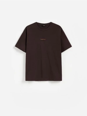 Reserved - T-shirt boxy z naszwyką - ciemnobrązowy