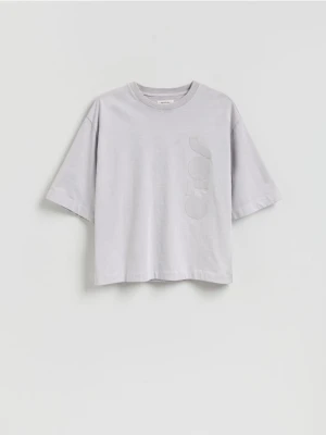 Reserved - T-shirt boxy z naszywką - lawendowy