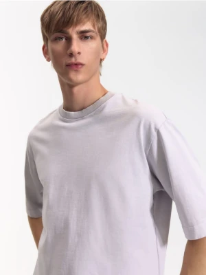 Reserved - T-shirt boxy z naszywką - lawendowy