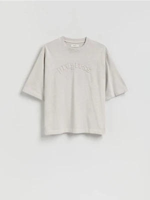 Reserved - T-shirt boxy z naszywką - złamana biel