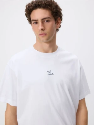 Reserved - T-shirt boxy z wyszywanym wzorem - biały