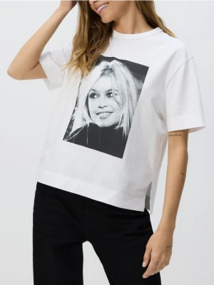 Reserved - T-shirt Brigitte Bardot - biały