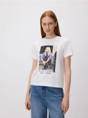 Reserved - T-shirt Brigitte Bardot - biały