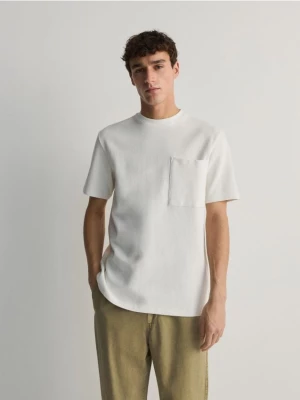 Reserved - T-shirt comfort z kieszonką - złamana biel