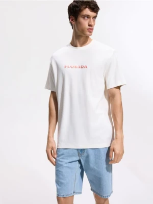 Reserved - T-shirt comfort z nadrukiem - biały