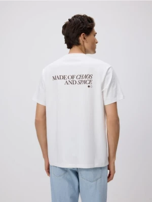 Reserved - T-shirt comfort z nadrukiem na plecach - kremowy