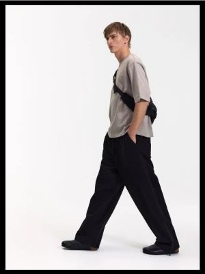 Reserved - T-shirt cropped boxy z efektem sprania - jasnoszary
