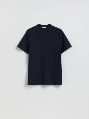Reserved - T-shirt henley regular fit - granatowy