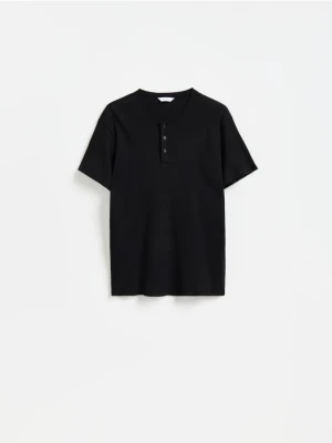 Reserved - T-shirt henley slim fit - czarny