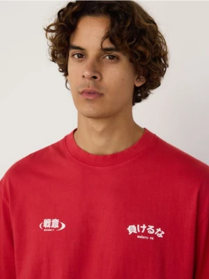 Reserved - T-shirt loose z nadrukiem - intenstywna czerwień