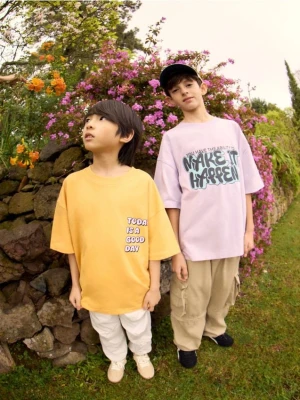 Reserved - T-shirt oversize z nadrukiem - fioletowy