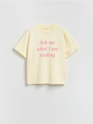 Reserved - T-shirt oversize z nadrukiem - jasnożółty