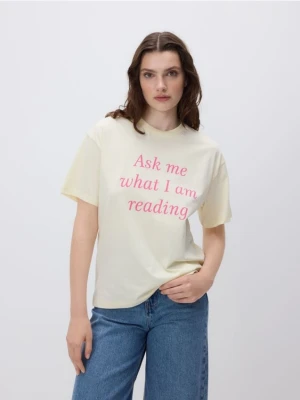 Reserved - T-shirt oversize z nadrukiem - jasnożółty