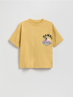 Reserved - T-shirt oversize z nadrukiem - kremowy