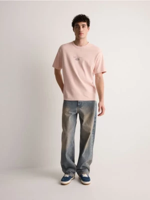 Reserved - T-shirt oversize z nadrukiem - pastelowy róż