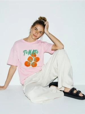 Reserved - T-shirt oversize z nadrukiem - różowy