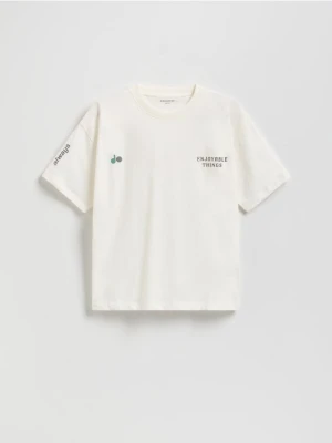 Reserved - T-shirt oversize z nadrukiem - złamana biel