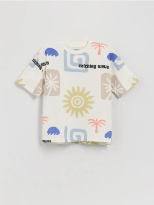 Reserved - T-shirt oversize z nadrukiem - złamana biel